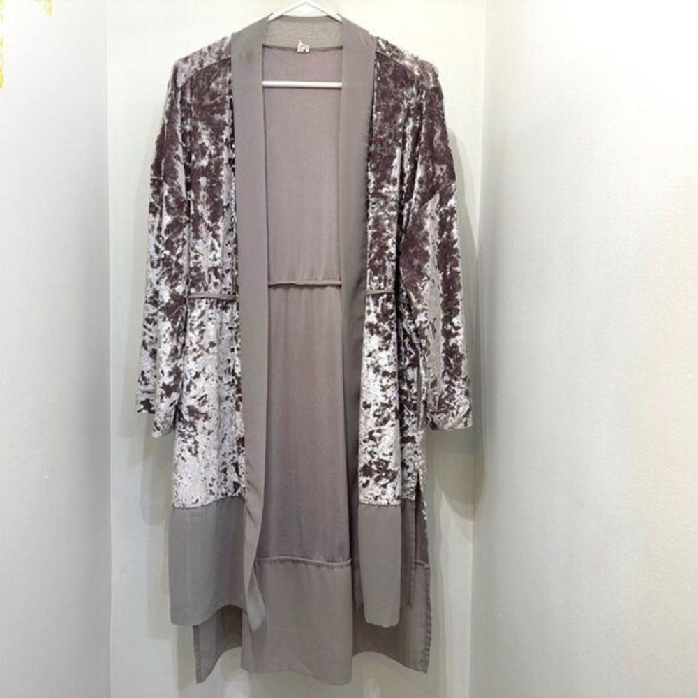 UO silver Velvet luxe layering xl kimono duster cozy glam comfort autumn EUC